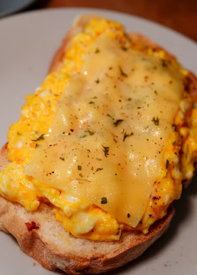 Perfect Scrambled Eggs Recipe (Soft, Fluffy & Easy)