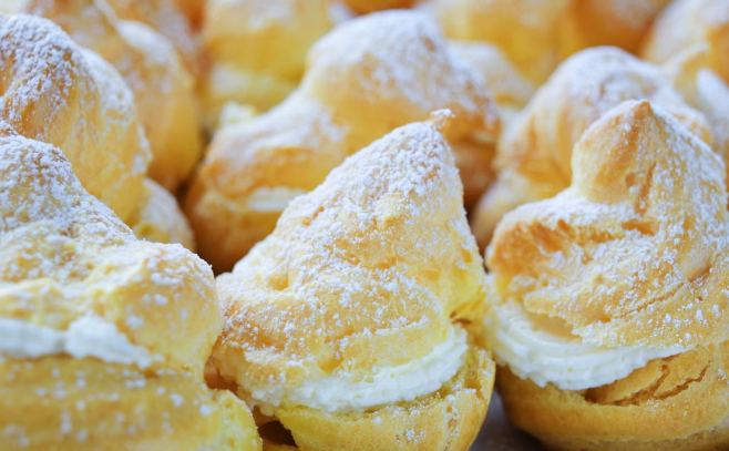 Classic Cream Puffs with Vanilla Cream Filling: A Step-by-Step Recipe